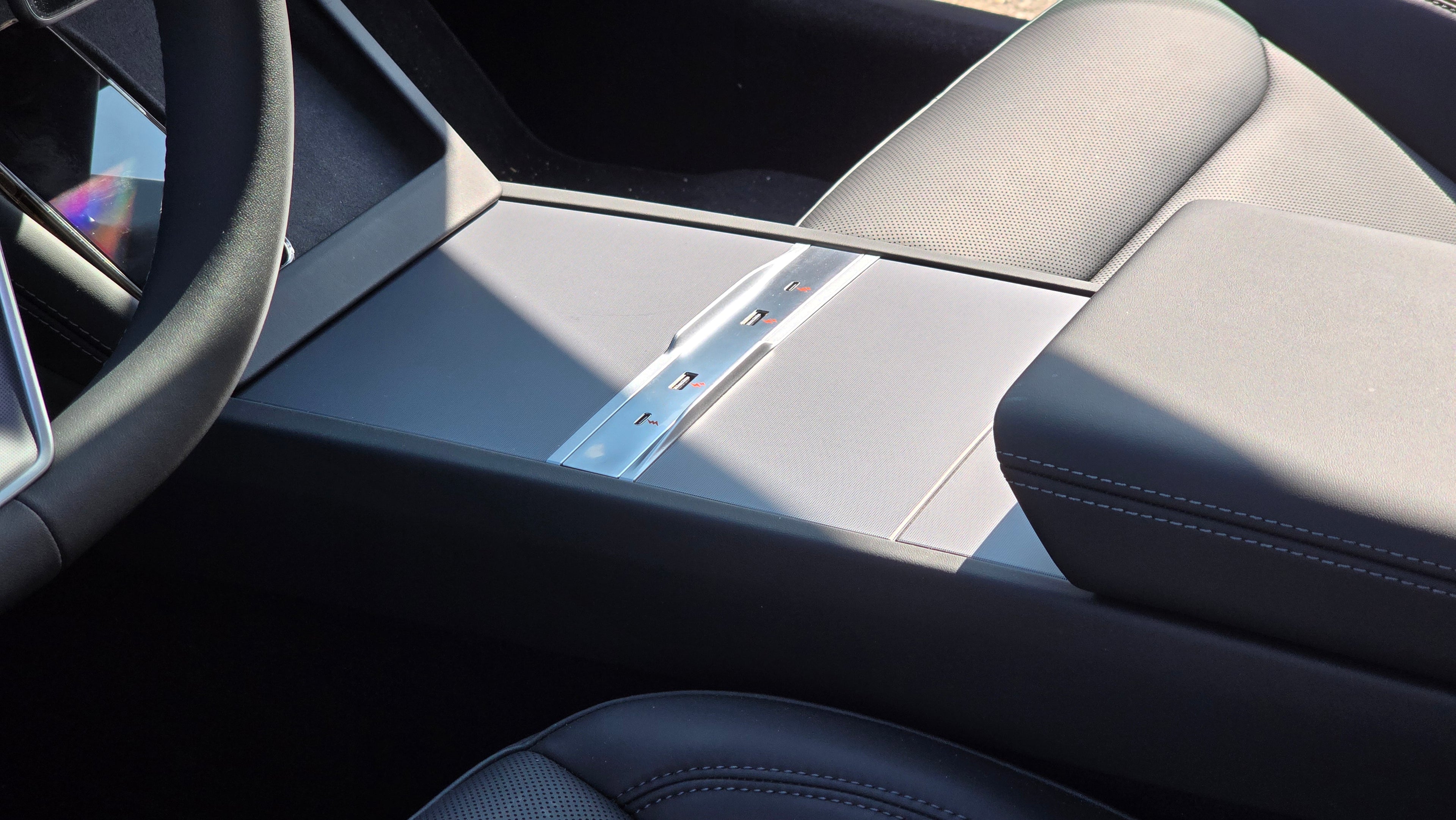 Dock USB-C 65W para Tesla Model 3 Highland 2024 y Model Y 2025 Juniper | Carga rápida + HUB central