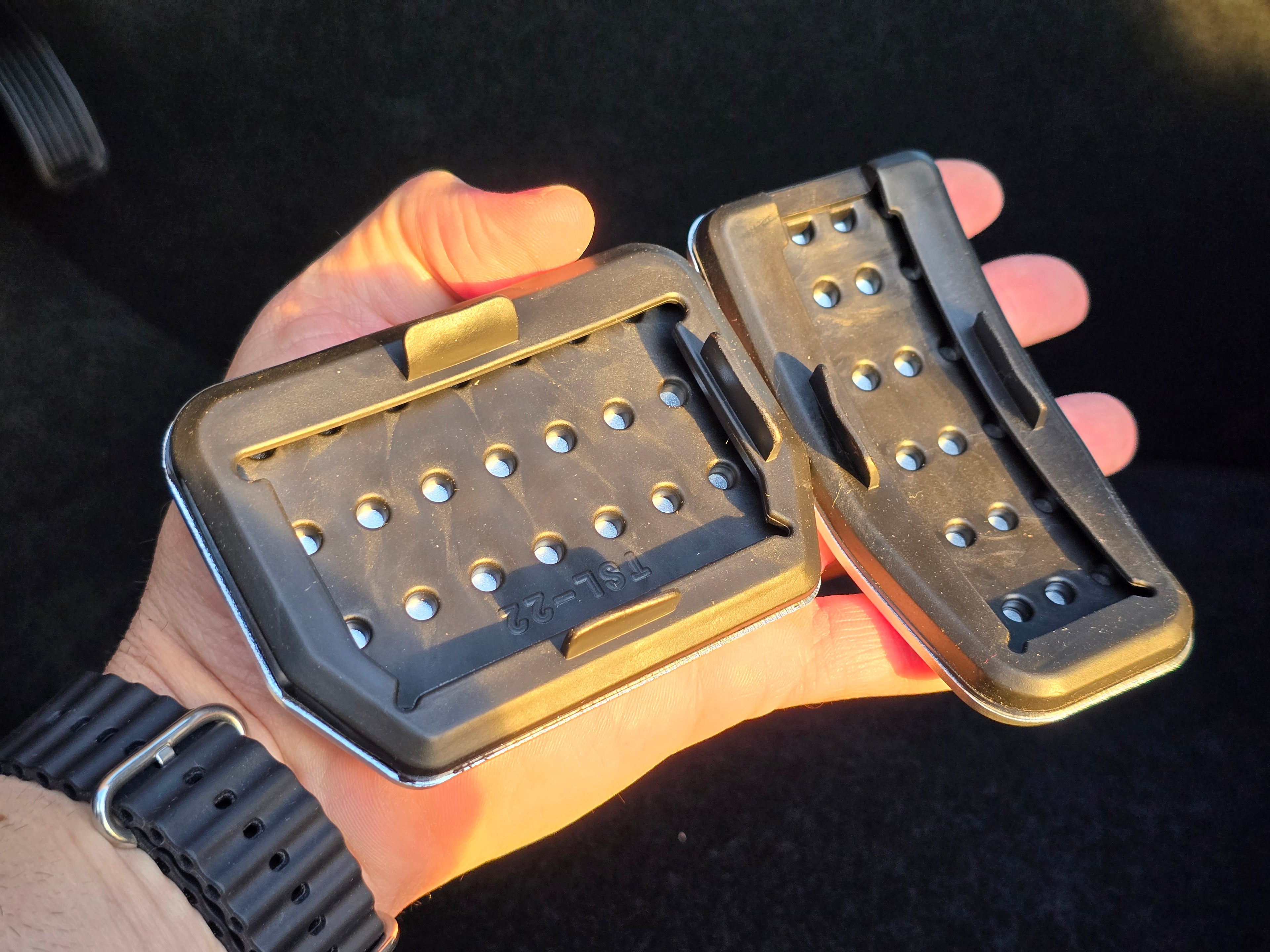 Pedales aluminio Tesla Model 3 Highland y Model Y Juniper | Cubiertas antideslizantes freno y acelerador