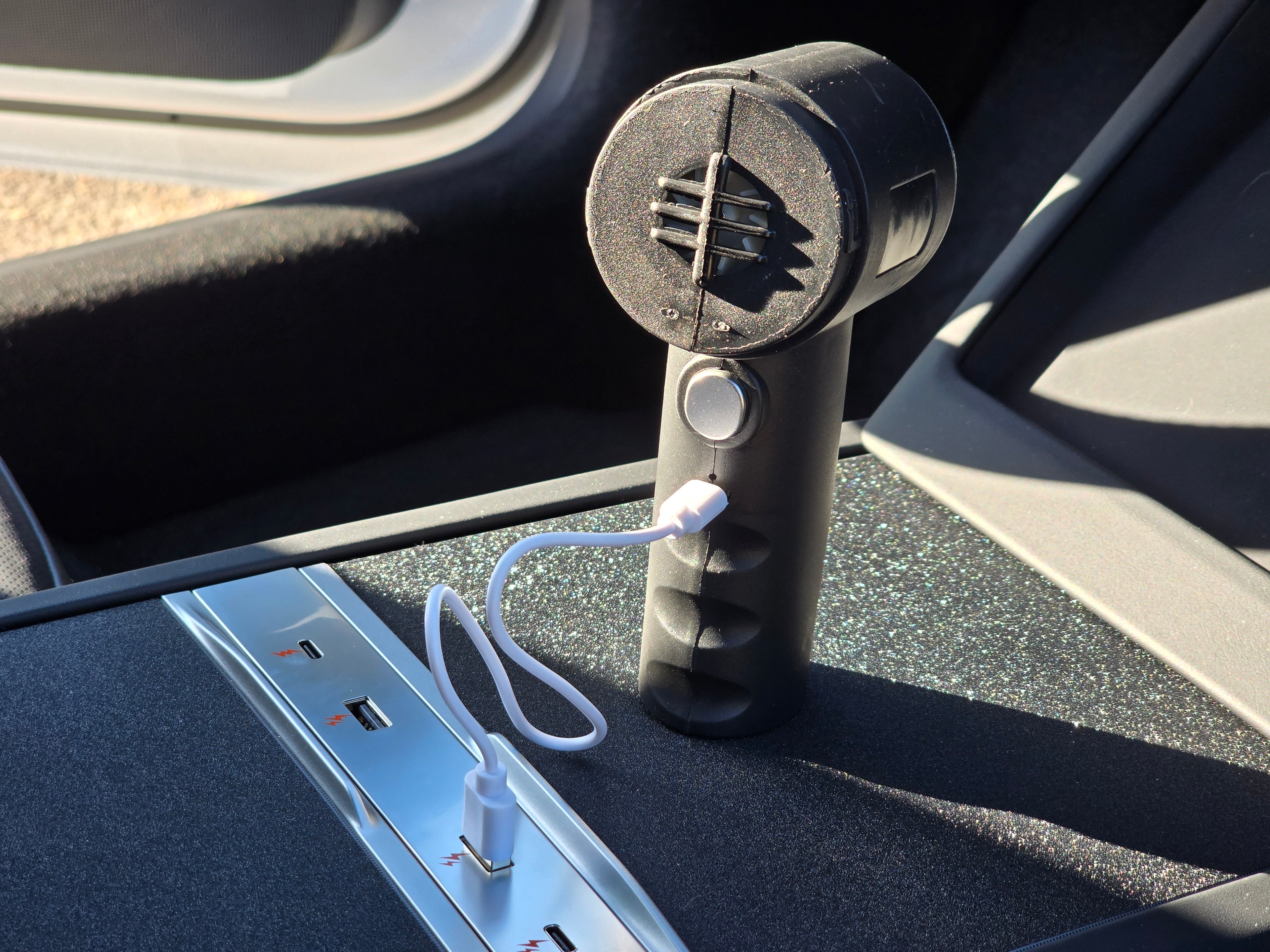 Aspiradora 3 en 1 con Succión y Soplado – Portátil, Recargable por USB para Coche y Hogar