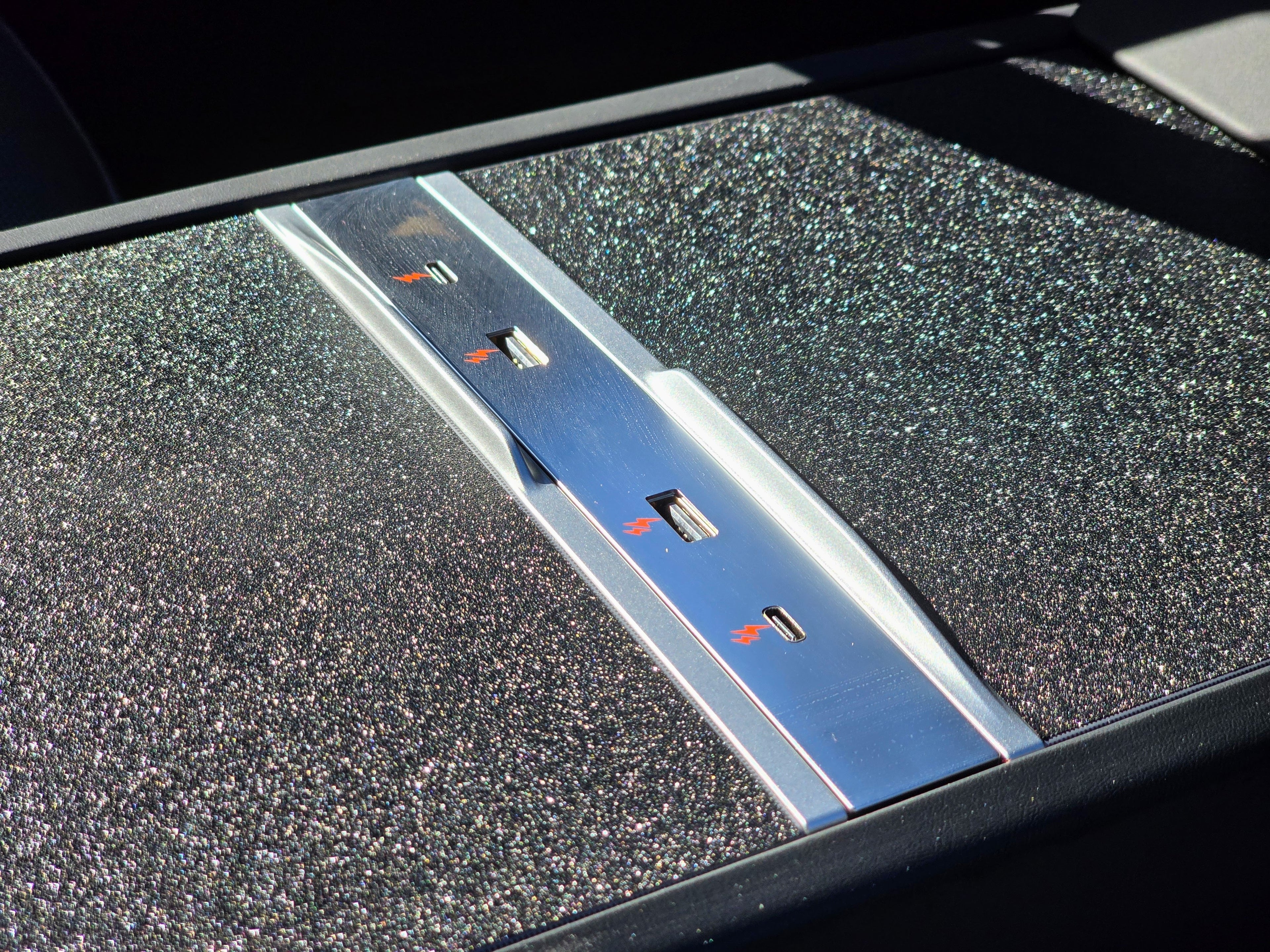 Dock USB-C 65W para Tesla Model 3 Highland 2024 y Model Y 2025 Juniper | Carga rápida + HUB central