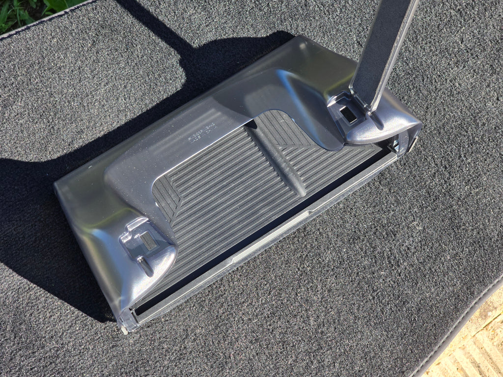 Caja de Almacenamiento Oculta para Tesla Model 3 Highland 2026 – Organizador Bajo la Pantalla Central