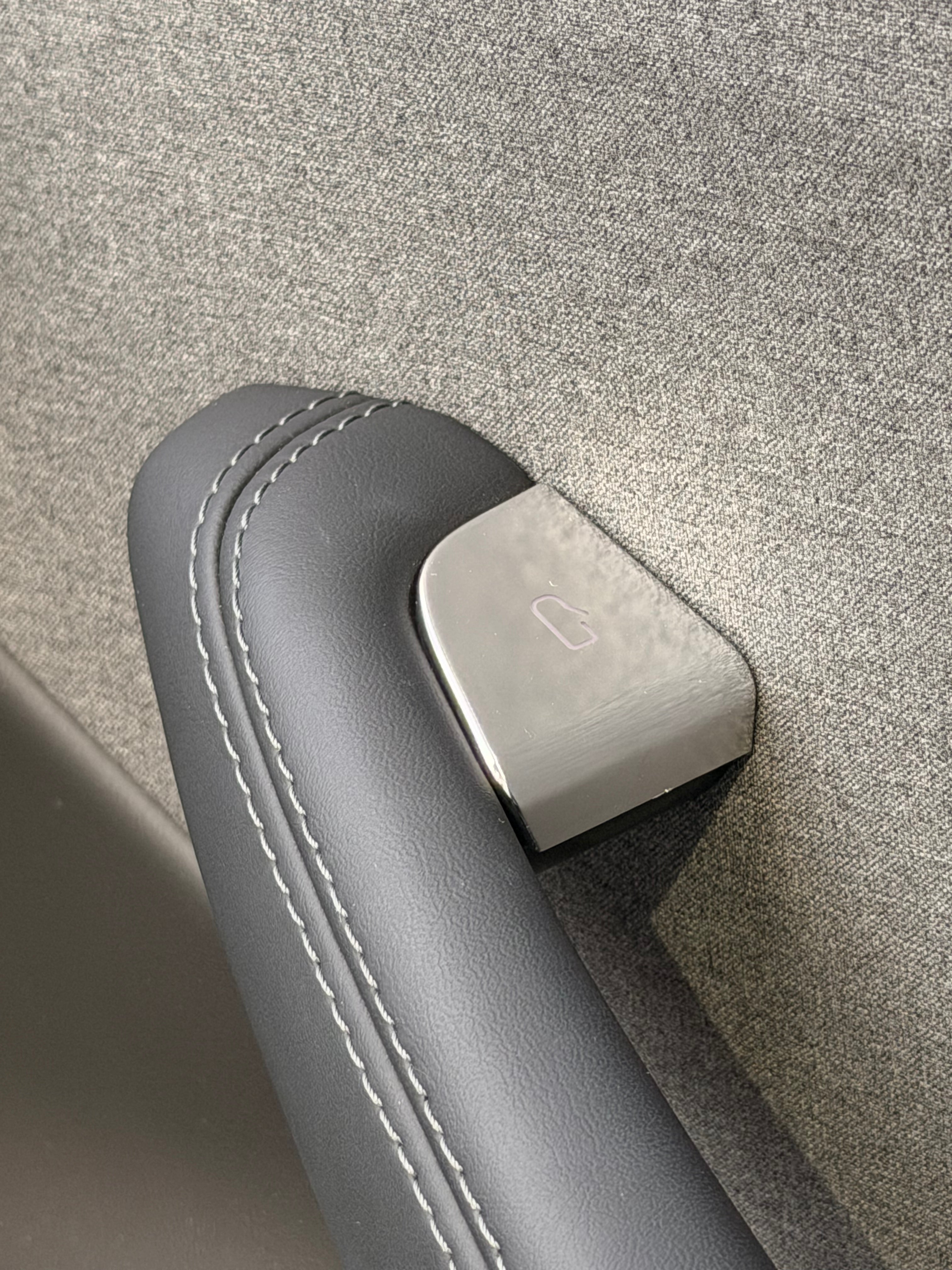 Protector Botón Apertura Tesla Model 3 Highland y Model Y Juniper | Adhesivo Premium